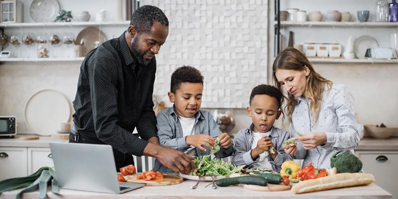 10 Kebiasaan Makan Sehat yang Bisa Diterapkan di Rumah